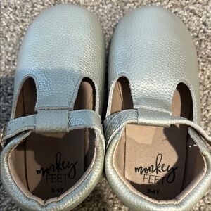 Monkey Feet Kids Moccasins in Soft Gray